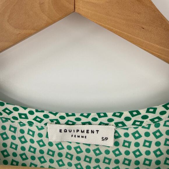 Equipment Femme Silk Geometric Print Short Sleeve Blouse Green White Size Small - Picture 3 of 5